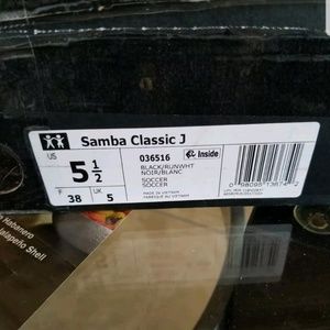 Samba adidas shoes size 5.5. In Women's a 7 1/2